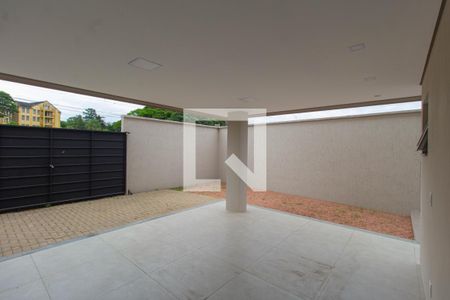 Casa à venda com 180m², 3 quartos e 2 vagas Casa à venda com 180m², 3 quartos e 2 vagasGaragem e Jardim