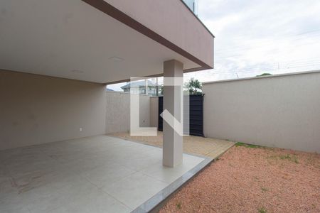 Casa à venda com 180m², 3 quartos e 2 vagas Casa à venda com 180m², 3 quartos e 2 vagasGaragem e Jardim
