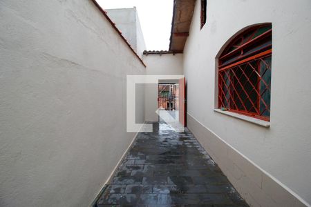 Casa à venda com 300m², 3 quartos e 2 vagasCorredor 