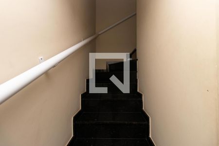 Casa à venda com 87m², 2 quartos e 1 vagaEscada