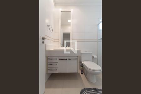 Casa à venda com 300m², 5 quartos e 4 vagasBanheiro da Suíte 2