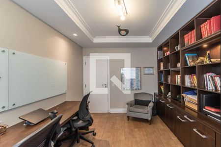 Casa à venda com 300m², 5 quartos e 4 vagasEscritório