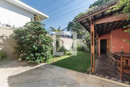 Casa à venda com 300m², 5 quartos e 4 vagasQuintal
