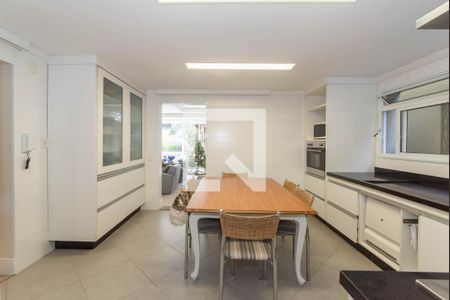 Casa à venda com 300m², 5 quartos e 4 vagasCozinha