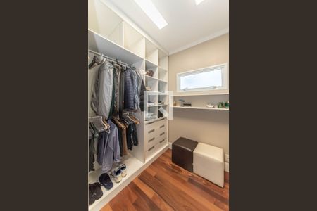 Casa à venda com 300m², 5 quartos e 4 vagasSuíte 1 - Closet