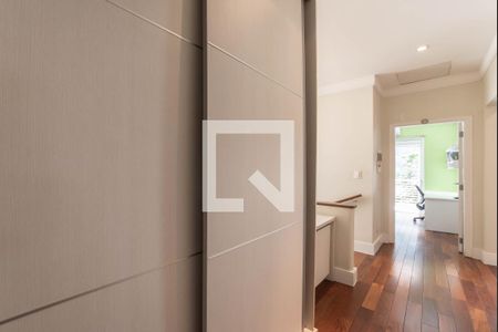 Casa à venda com 300m², 5 quartos e 4 vagasCorredor