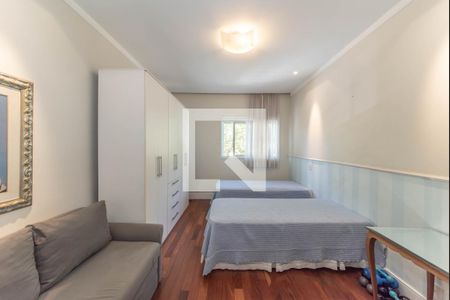 Casa à venda com 300m², 5 quartos e 4 vagasSuíte 2