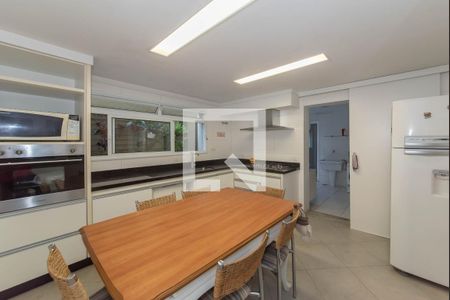 Casa à venda com 300m², 5 quartos e 4 vagasCozinha