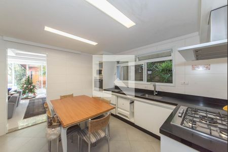 Casa à venda com 300m², 5 quartos e 4 vagasCozinha