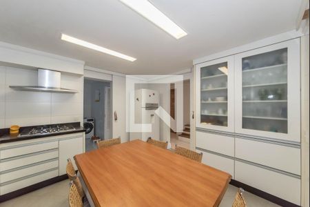 Casa à venda com 300m², 5 quartos e 4 vagasCozinha