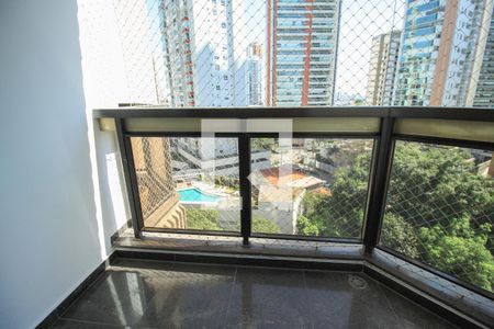 Apartamento à venda com 226m², 4 quartos e 3 vagas Apartamento à venda com 226m², 4 quartos e 3 vagasSacada/Suíte 2