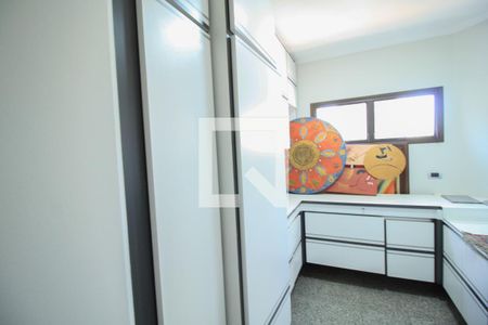 Apartamento à venda com 226m², 4 quartos e 3 vagas Apartamento à venda com 226m², 4 quartos e 3 vagasQuarto de Serviço
