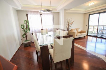 Apartamento à venda com 226m², 4 quartos e 3 vagas Apartamento à venda com 226m², 4 quartos e 3 vagasSala de Jantar