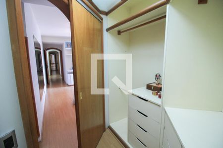 Apartamento à venda com 226m², 4 quartos e 3 vagas Apartamento à venda com 226m², 4 quartos e 3 vagasCloset /Suíte 1