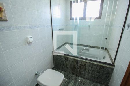 Apartamento à venda com 226m², 4 quartos e 3 vagas Apartamento à venda com 226m², 4 quartos e 3 vagasBanheiro/Suíte 3