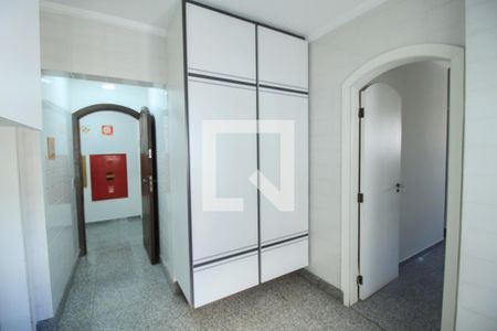 Apartamento à venda com 226m², 4 quartos e 3 vagas Apartamento à venda com 226m², 4 quartos e 3 vagasCorredor para Quarto de serviço