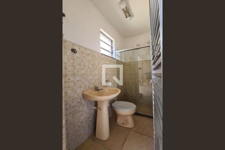 Casa para alugar com 361m², 4 quartos e 7 vagas Casa para alugar com 361m², 4 quartos e 7 vagasBanheiro de Serviço