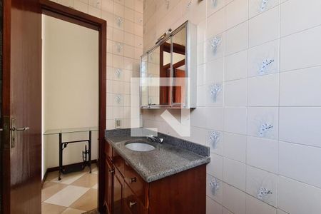 Casa para alugar com 361m², 4 quartos e 7 vagas Casa para alugar com 361m², 4 quartos e 7 vagasBanheiro Social