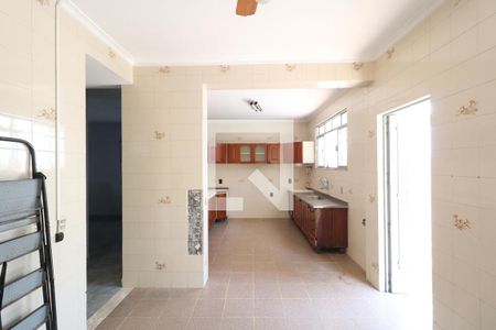 Casa para alugar com 361m², 4 quartos e 7 vagas Casa para alugar com 361m², 4 quartos e 7 vagasCozinha