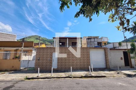 Casa para alugar com 361m², 4 quartos e 7 vagas Casa para alugar com 361m², 4 quartos e 7 vagasFachada