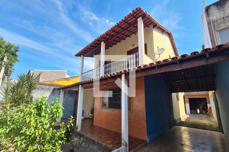 Casa para alugar com 361m², 4 quartos e 7 vagas Casa para alugar com 361m², 4 quartos e 7 vagasFachada