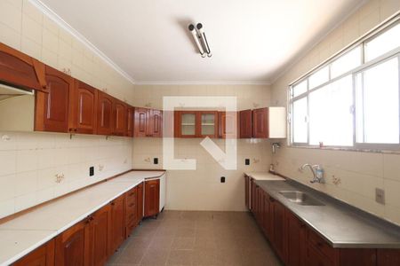 Casa para alugar com 361m², 4 quartos e 7 vagas Casa para alugar com 361m², 4 quartos e 7 vagasCozinha