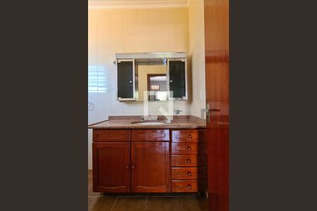 Casa para alugar com 361m², 4 quartos e 7 vagas Casa para alugar com 361m², 4 quartos e 7 vagasBanheiro da Suíte