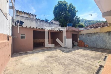 Casa para alugar com 361m², 4 quartos e 7 vagas Casa para alugar com 361m², 4 quartos e 7 vagasQuintal