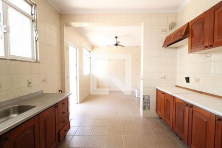 Casa para alugar com 361m², 4 quartos e 7 vagas Casa para alugar com 361m², 4 quartos e 7 vagasCozinha