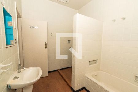 Casa para alugar com 300m², 5 quartos e 3 vagas Casa para alugar com 300m², 5 quartos e 3 vagasBanheiro 2