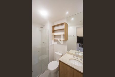 Banheiro de kitnet/studio para alugar com 1 quarto, 25m² em Jardim das Acacias, São Paulo