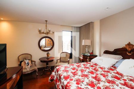 Apartamento à venda com 300m², 4 quartos e 3 vagasQuarto 