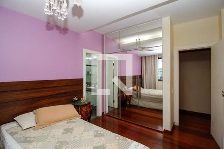 Apartamento à venda com 300m², 4 quartos e 3 vagasQuarto 