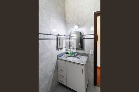 Casa à venda com 402m², 4 quartos e 5 vagasBanheiro social