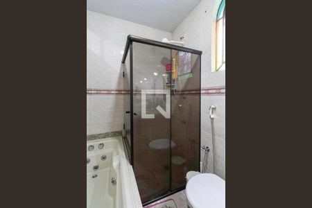 Casa à venda com 402m², 4 quartos e 5 vagasBanheiro da suíte