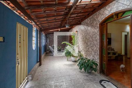 Casa à venda com 402m², 4 quartos e 5 vagasEntrada