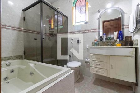 Casa à venda com 402m², 4 quartos e 5 vagasBanheiro da suíte