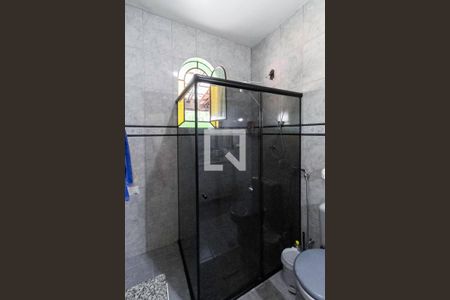 Casa à venda com 402m², 4 quartos e 5 vagasBanheiro social