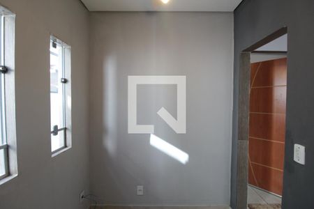 Casa de condomínio para alugar com 84m², 4 quartos e 1 vagaEscritório