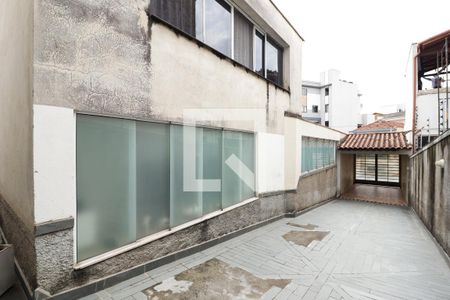 Casa à venda com 200m², 6 quartos e 6 vagas Casa à venda com 200m², 6 quartos e 6 vagasGaragem