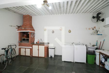 Casa à venda com 200m², 6 quartos e 6 vagas Casa à venda com 200m², 6 quartos e 6 vagasÁrea de Serviço e Churrasqueira - Casa 1