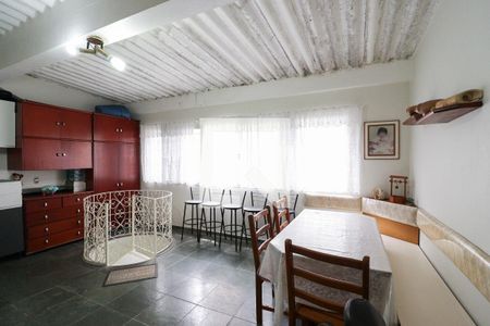 Casa à venda com 200m², 6 quartos e 6 vagas Casa à venda com 200m², 6 quartos e 6 vagasÁrea de Serviço e Churrasqueira - Casa 1