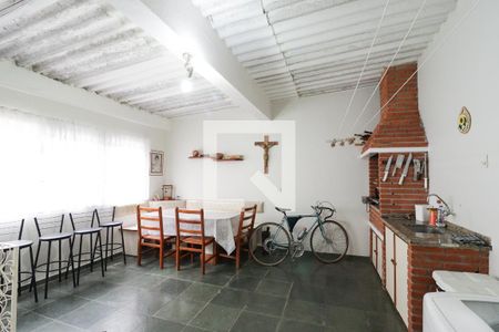 Casa à venda com 200m², 6 quartos e 6 vagas Casa à venda com 200m², 6 quartos e 6 vagasÁrea de Serviço e Churrasqueira - Casa 1