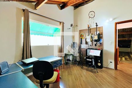 Casa à venda com 125m², 5 quartos e 2 vagasSótão