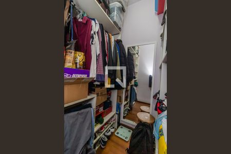 Casa de condomínio à venda com 331m², 3 quartos e 4 vagas Casa de condomínio à venda com 331m², 3 quartos e 4 vagasQuarto 2 - Closet