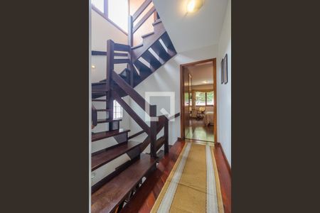 Casa de condomínio à venda com 331m², 3 quartos e 4 vagas Casa de condomínio à venda com 331m², 3 quartos e 4 vagasCorredor