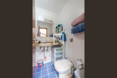 Casa de condomínio à venda com 331m², 3 quartos e 4 vagas Casa de condomínio à venda com 331m², 3 quartos e 4 vagasBanheiro