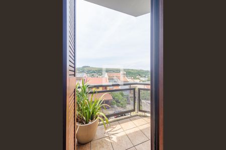 Casa de condomínio à venda com 331m², 3 quartos e 4 vagas Casa de condomínio à venda com 331m², 3 quartos e 4 vagasQuarto 2 - Varanda