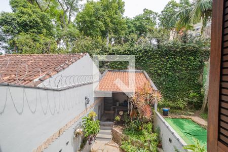 Casa de condomínio à venda com 331m², 3 quartos e 4 vagas Casa de condomínio à venda com 331m², 3 quartos e 4 vagasVista