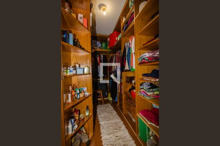 Casa de condomínio à venda com 331m², 3 quartos e 4 vagas Casa de condomínio à venda com 331m², 3 quartos e 4 vagasQuarto 1 - Closet